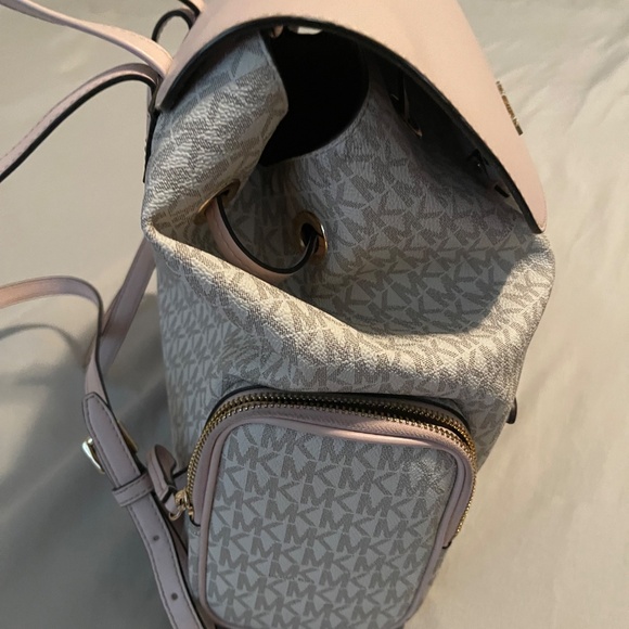 Michael Kors Large blush and cream backpack - Picture 5 of 12